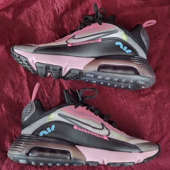 Nike Shoes - Nike airmax 2090 running sneakers Size 5